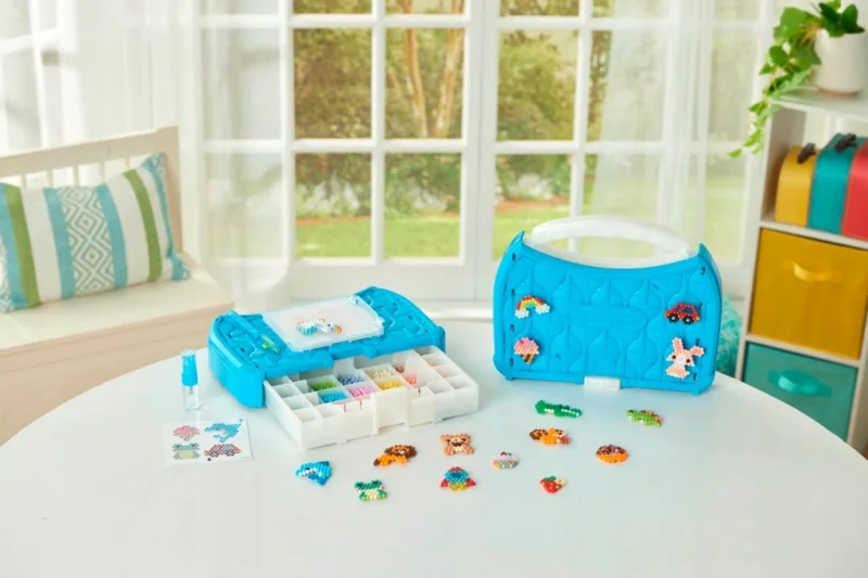 AQUABEADS ZESTAW KREATYWNY 900 KORALIKÓW + WALIZKA KORALIKI NA WODĘ LEW